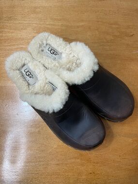 UGG Brown Leather Shearling-Lined Clogs. Size 6
